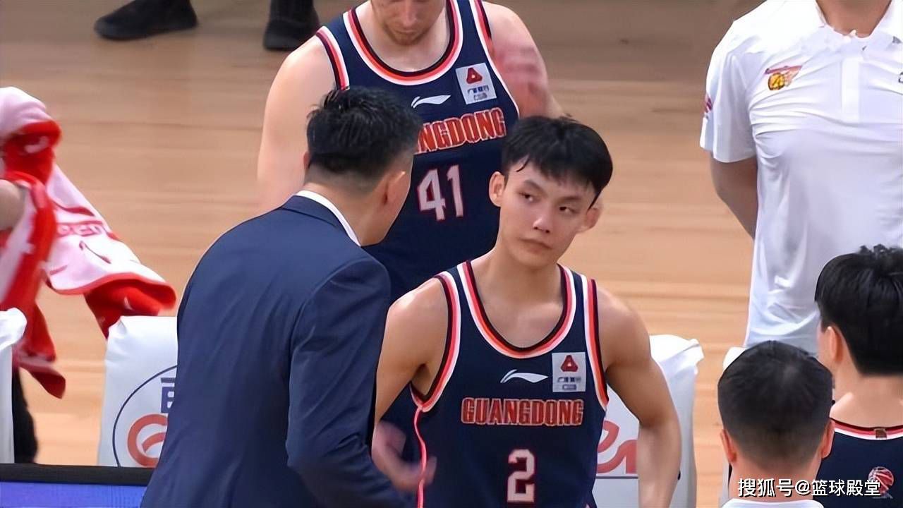 马竞半场1-0领先费耶诺德。